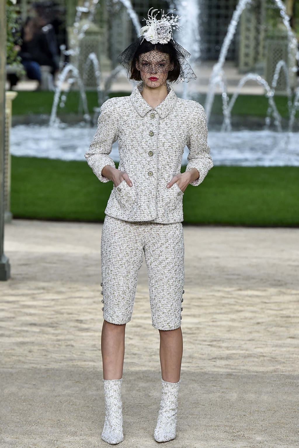 Fashion Week Paris Spring/Summer 2018 look 28 from the Chanel collection couture