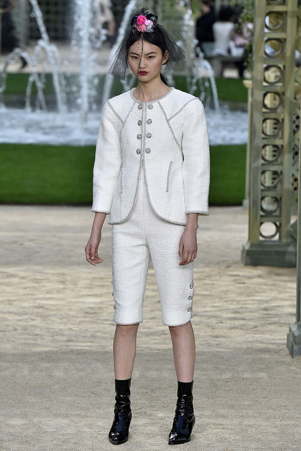 Fashion Week Paris Spring/Summer 2018 look 29 from the Chanel collection 高级定制