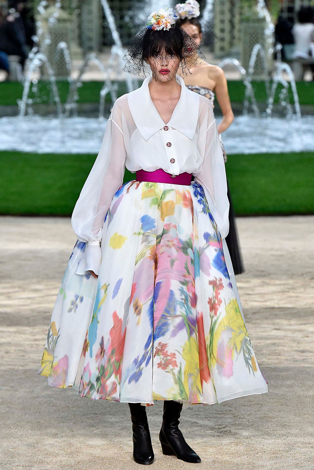 Fashion Week Paris Spring/Summer 2018 look 31 from the Chanel collection couture