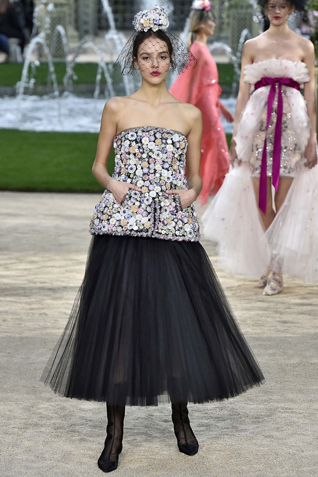 Fashion Week Paris Spring/Summer 2018 look 34 from the Chanel collection couture