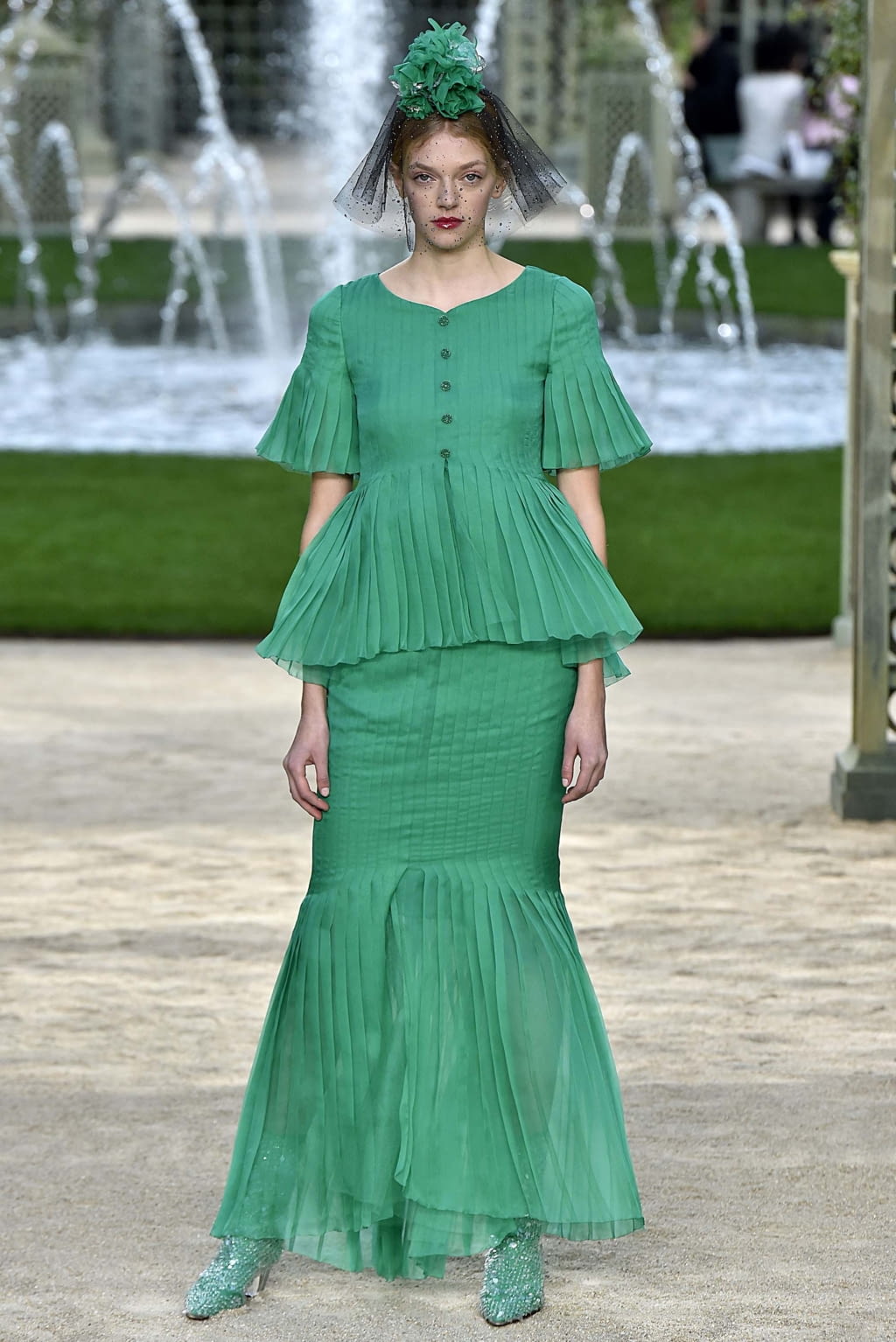 Fashion Week Paris Spring/Summer 2018 look 36 from the Chanel collection couture