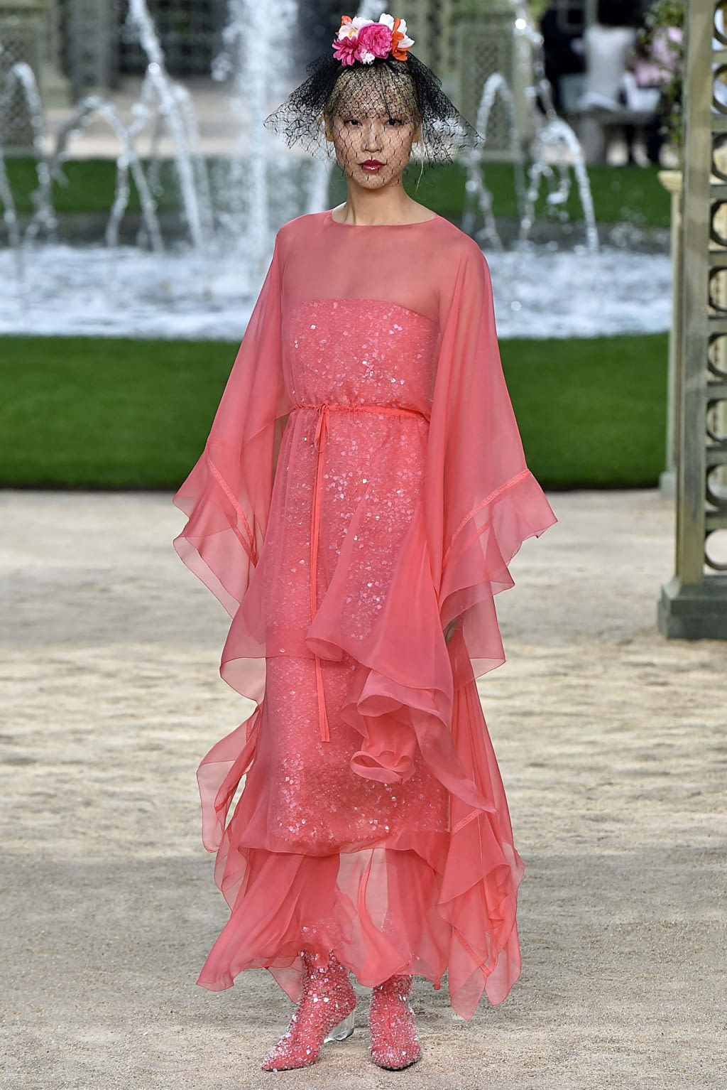 Fashion Week Paris Spring/Summer 2018 look 38 from the Chanel collection couture