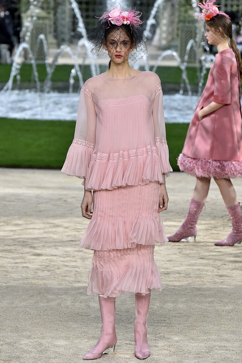Fashion Week Paris Spring/Summer 2018 look 39 from the Chanel collection couture