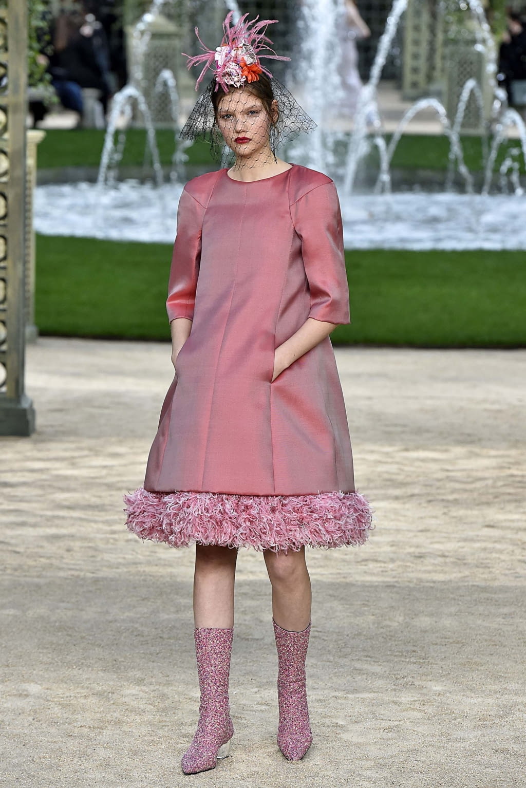 Fashion Week Paris Spring/Summer 2018 look 40 from the Chanel collection couture