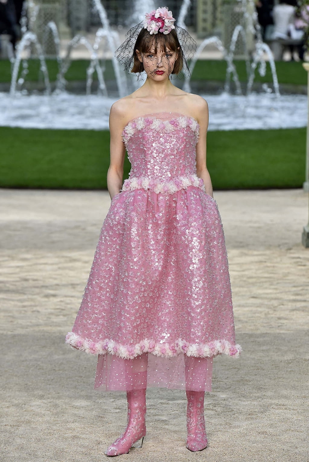 Fashion Week Paris Spring/Summer 2018 look 42 from the Chanel collection couture