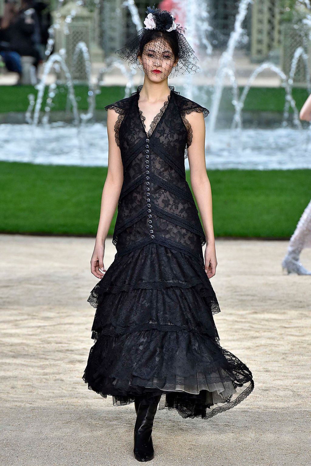 Fashion Week Paris Spring/Summer 2018 look 44 from the Chanel collection couture