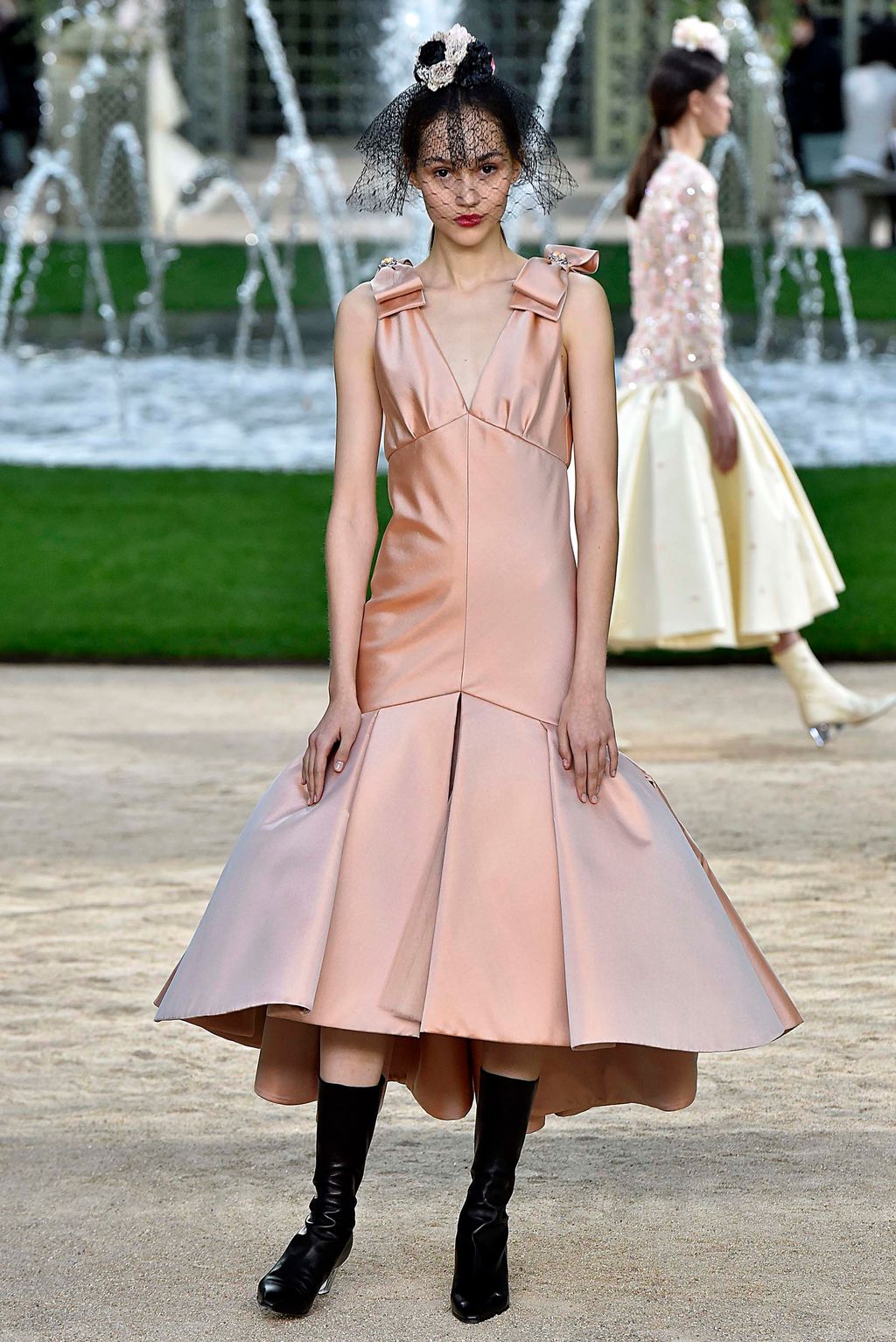Fashion Week Paris Spring/Summer 2018 look 53 from the Chanel collection couture