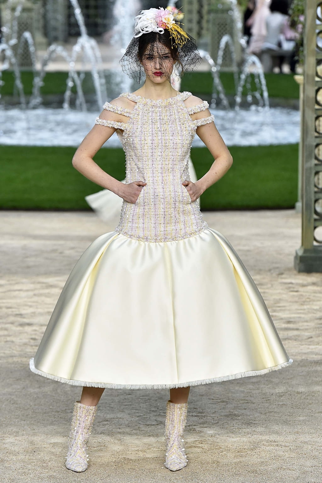 Fashion Week Paris Spring/Summer 2018 look 55 from the Chanel collection couture