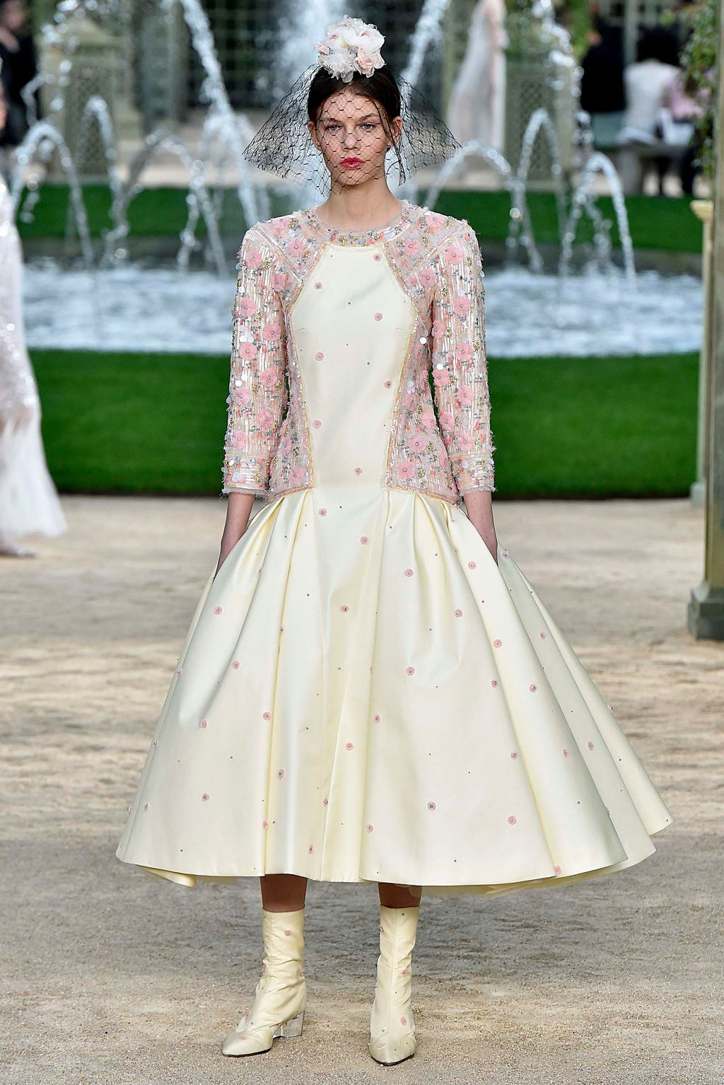 Fashion Week Paris Spring/Summer 2018 look 57 from the Chanel collection couture