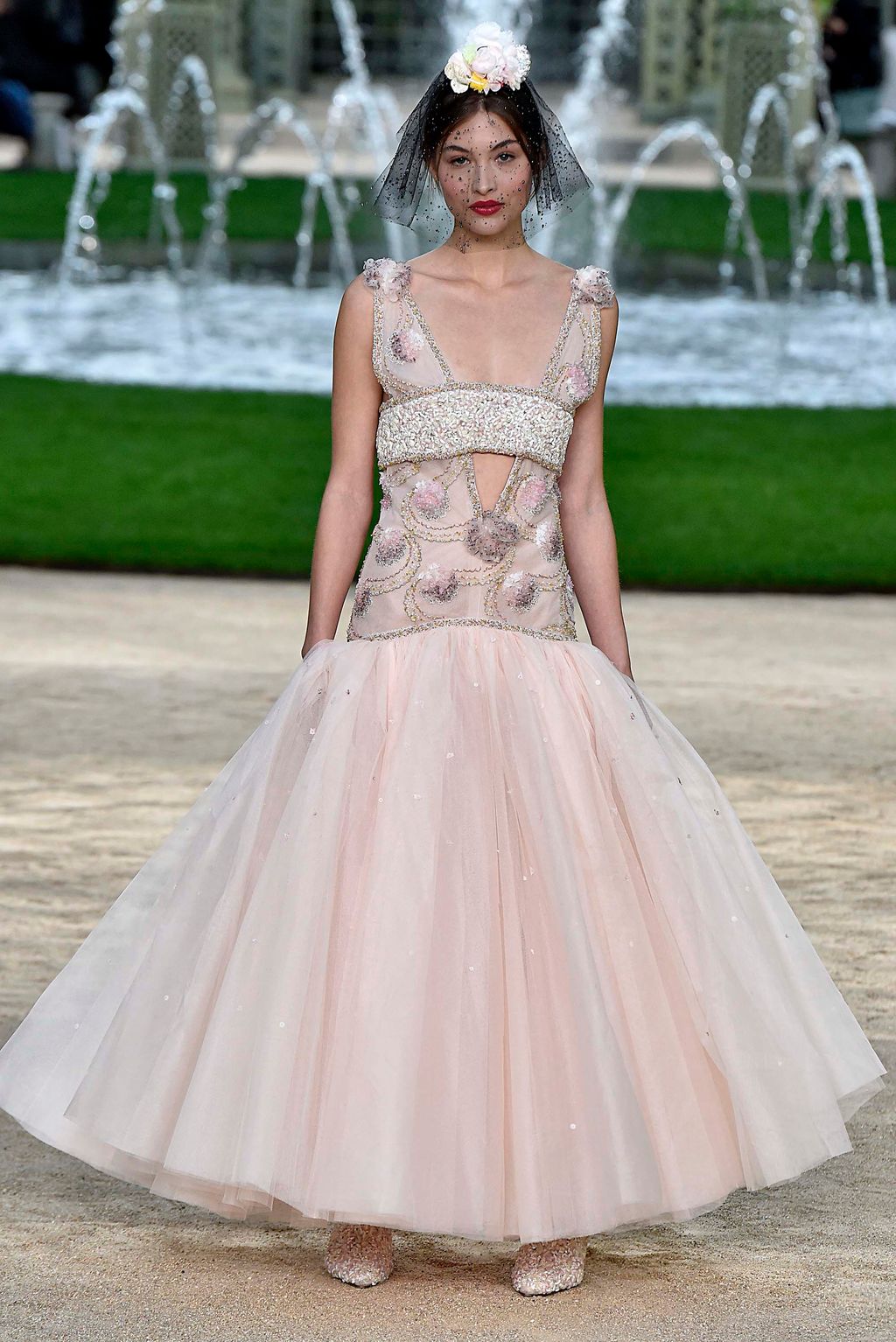 Fashion Week Paris Spring/Summer 2018 look 58 from the Chanel collection couture