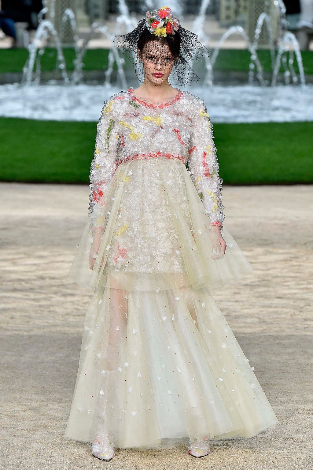 Fashion Week Paris Spring/Summer 2018 look 60 from the Chanel collection couture