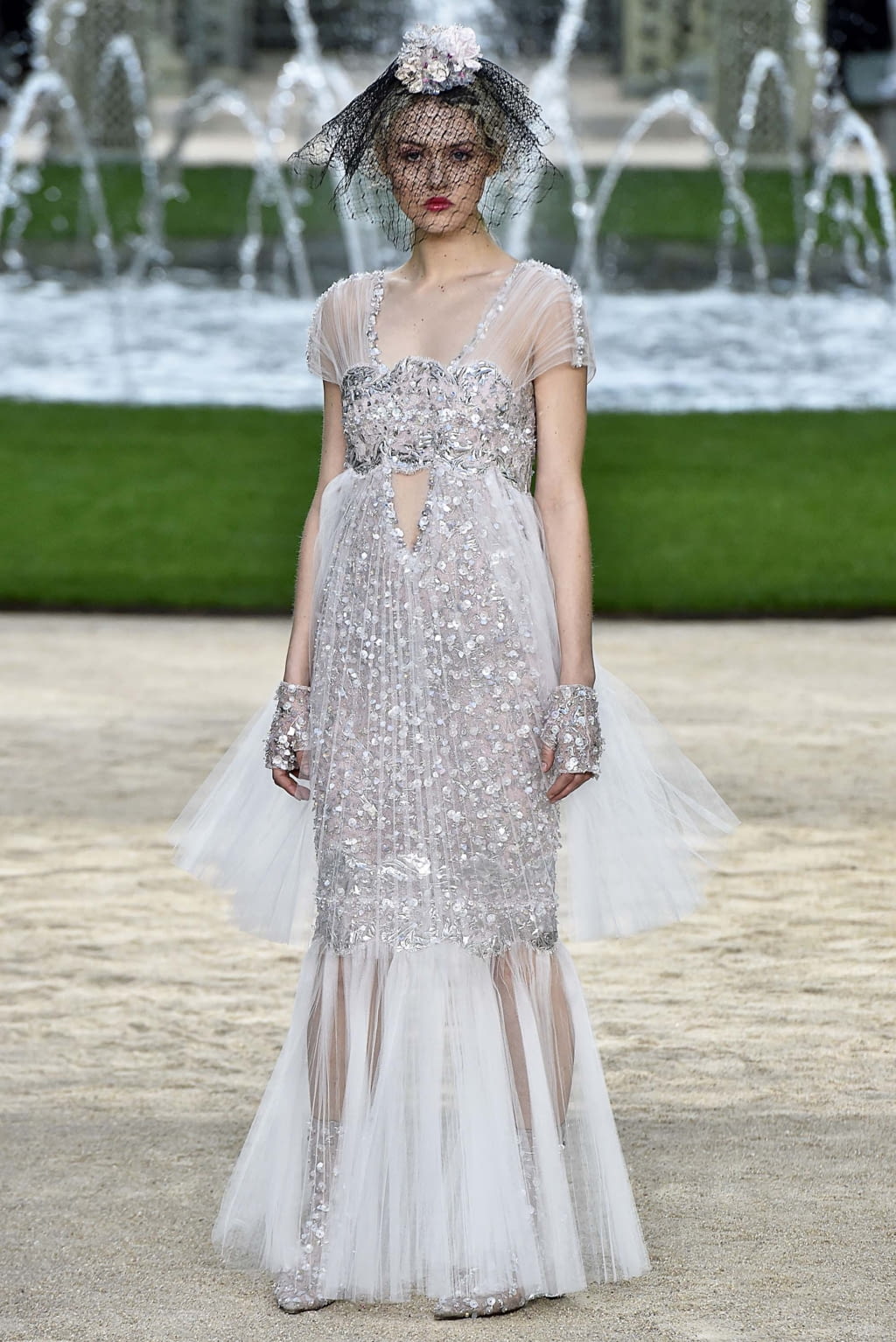 Fashion Week Paris Spring/Summer 2018 look 61 from the Chanel collection couture