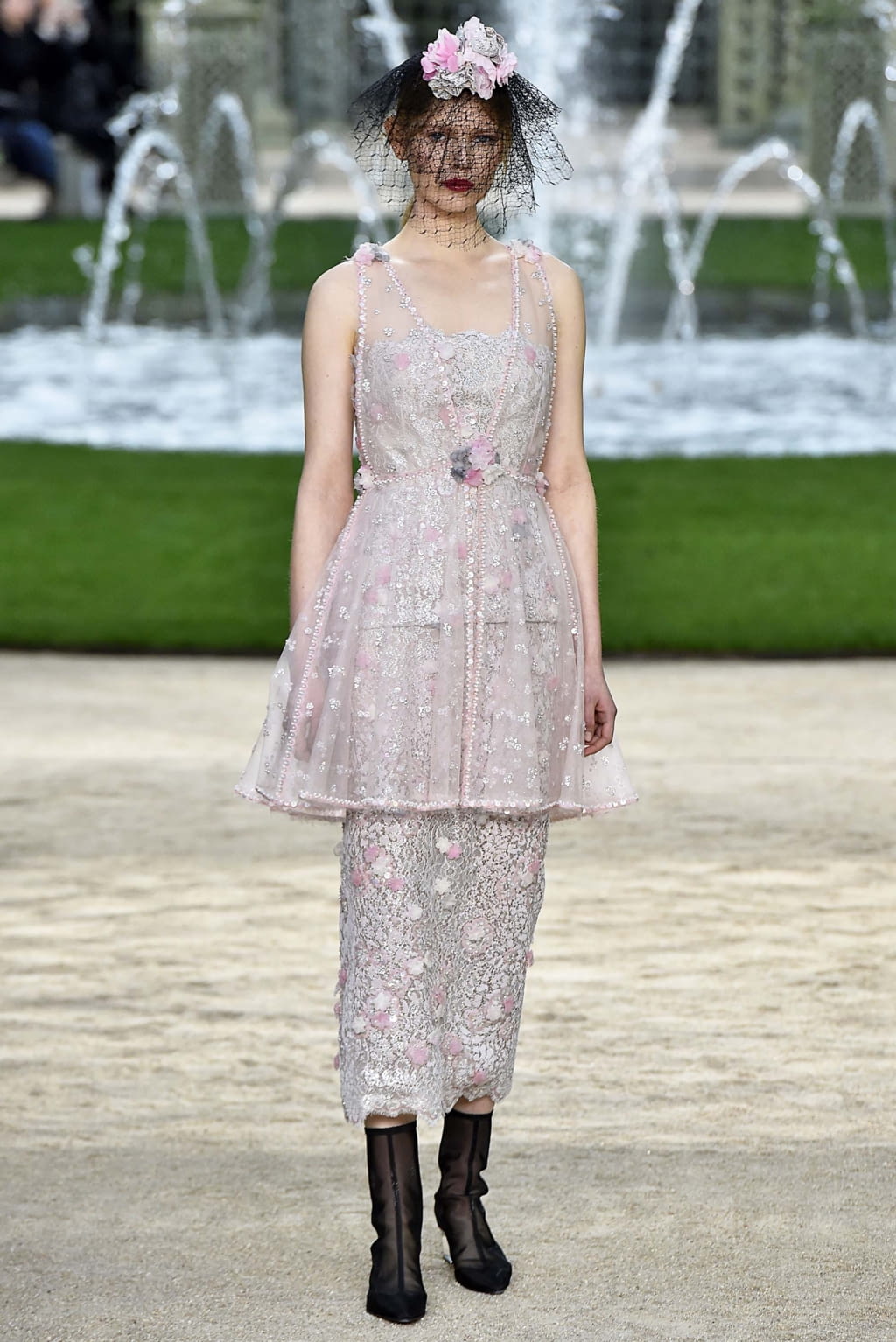 Fashion Week Paris Spring/Summer 2018 look 62 de la collection Chanel couture