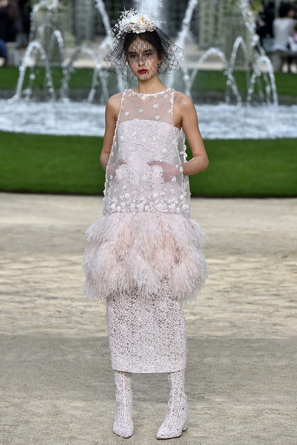 Fashion Week Paris Spring/Summer 2018 look 63 from the Chanel collection couture