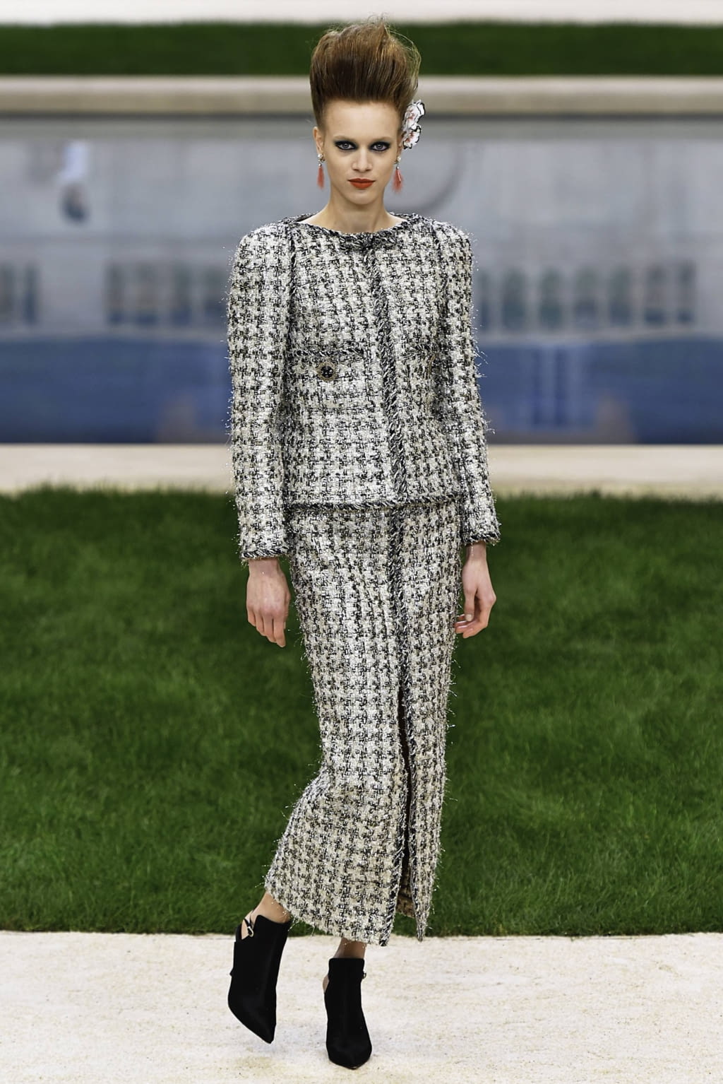 Fashion Week Paris Spring/Summer 2019 look 1 from the Chanel collection 高级定制