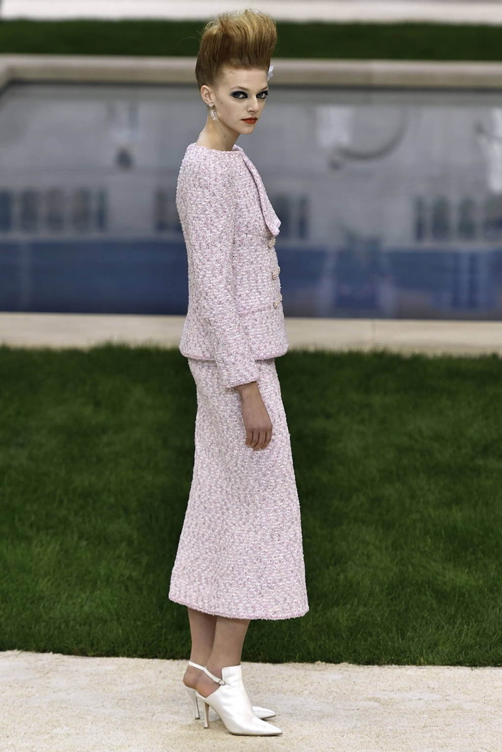Fashion Week Paris Spring/Summer 2019 look 3 from the Chanel collection couture