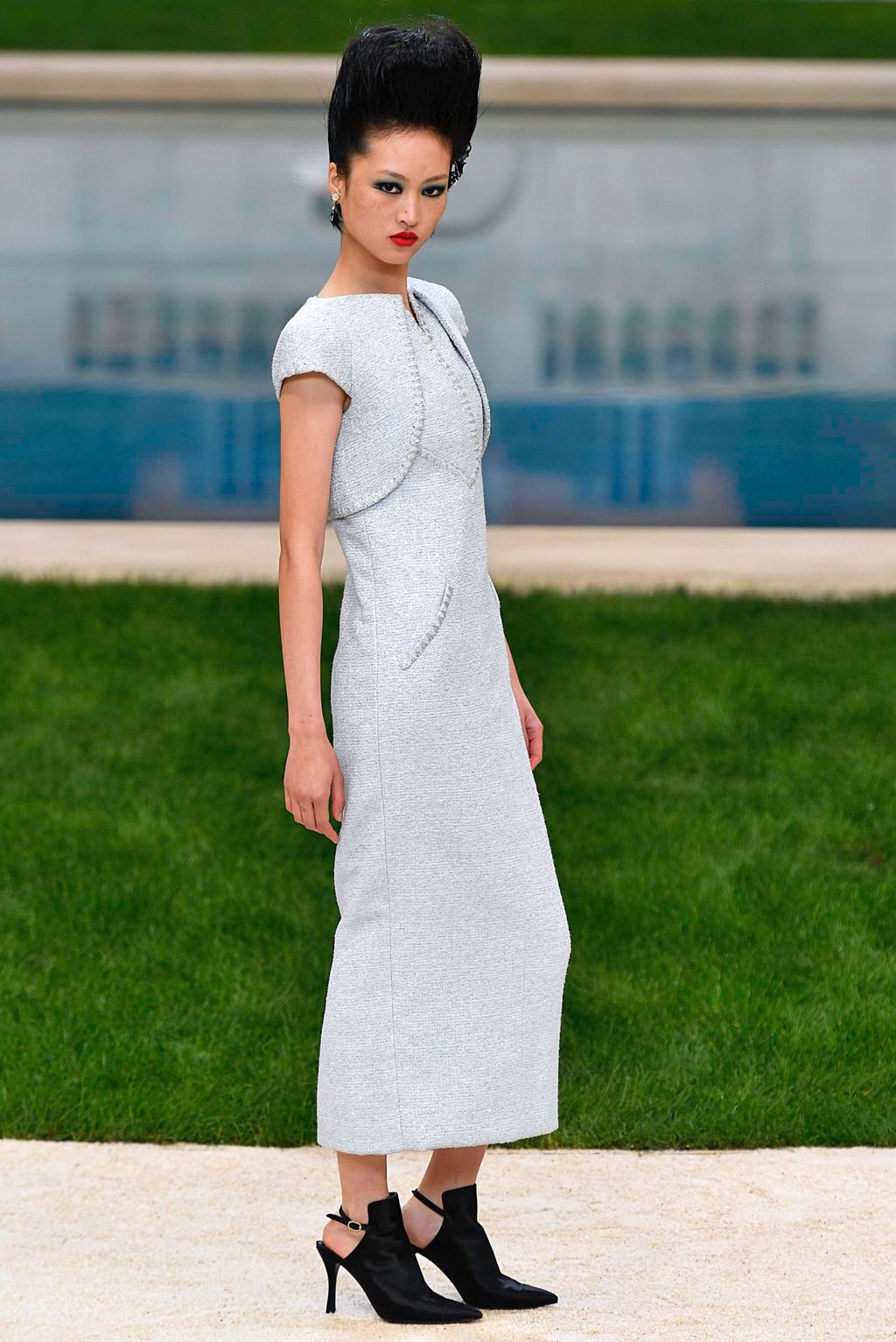 Fashion Week Paris Spring/Summer 2019 look 5 from the Chanel collection couture