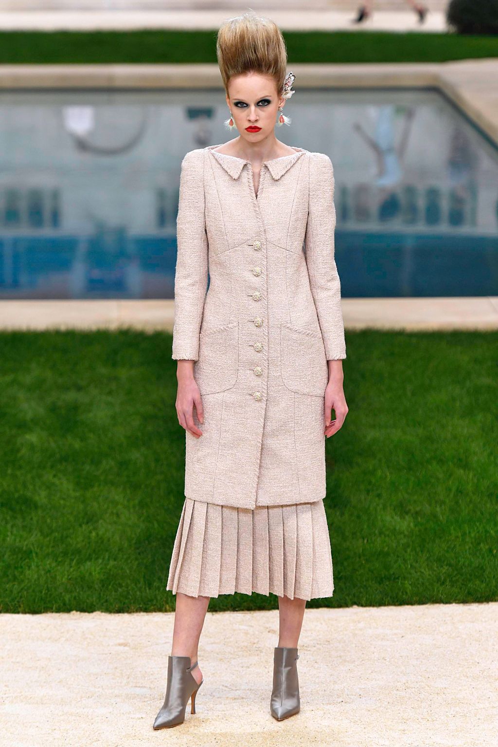 Fashion Week Paris Spring/Summer 2019 look 9 from the Chanel collection couture