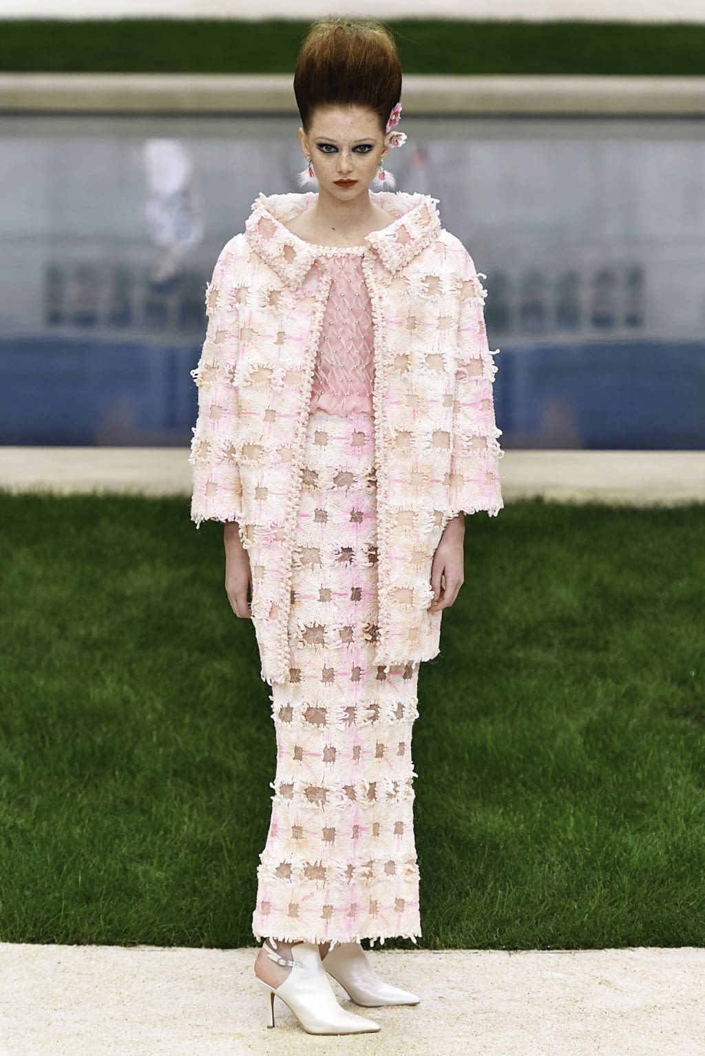 Fashion Week Paris Spring/Summer 2019 look 17 from the Chanel collection couture