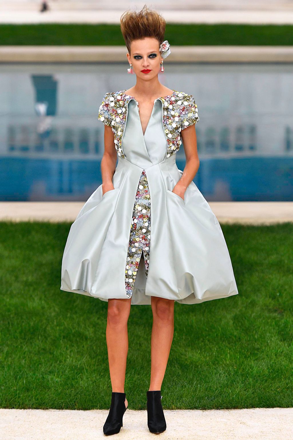 Fashion Week Paris Spring/Summer 2019 look 22 from the Chanel collection couture