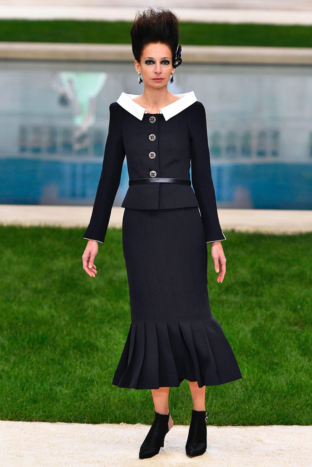 Fashion Week Paris Spring/Summer 2019 look 27 from the Chanel collection couture
