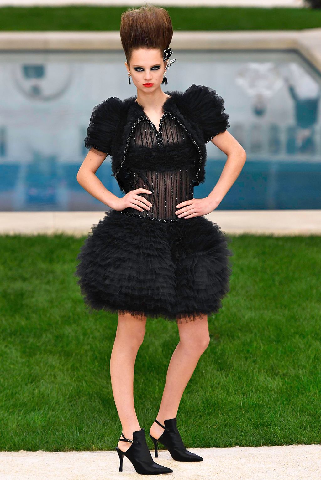 Fashion Week Paris Spring/Summer 2019 look 34 from the Chanel collection couture