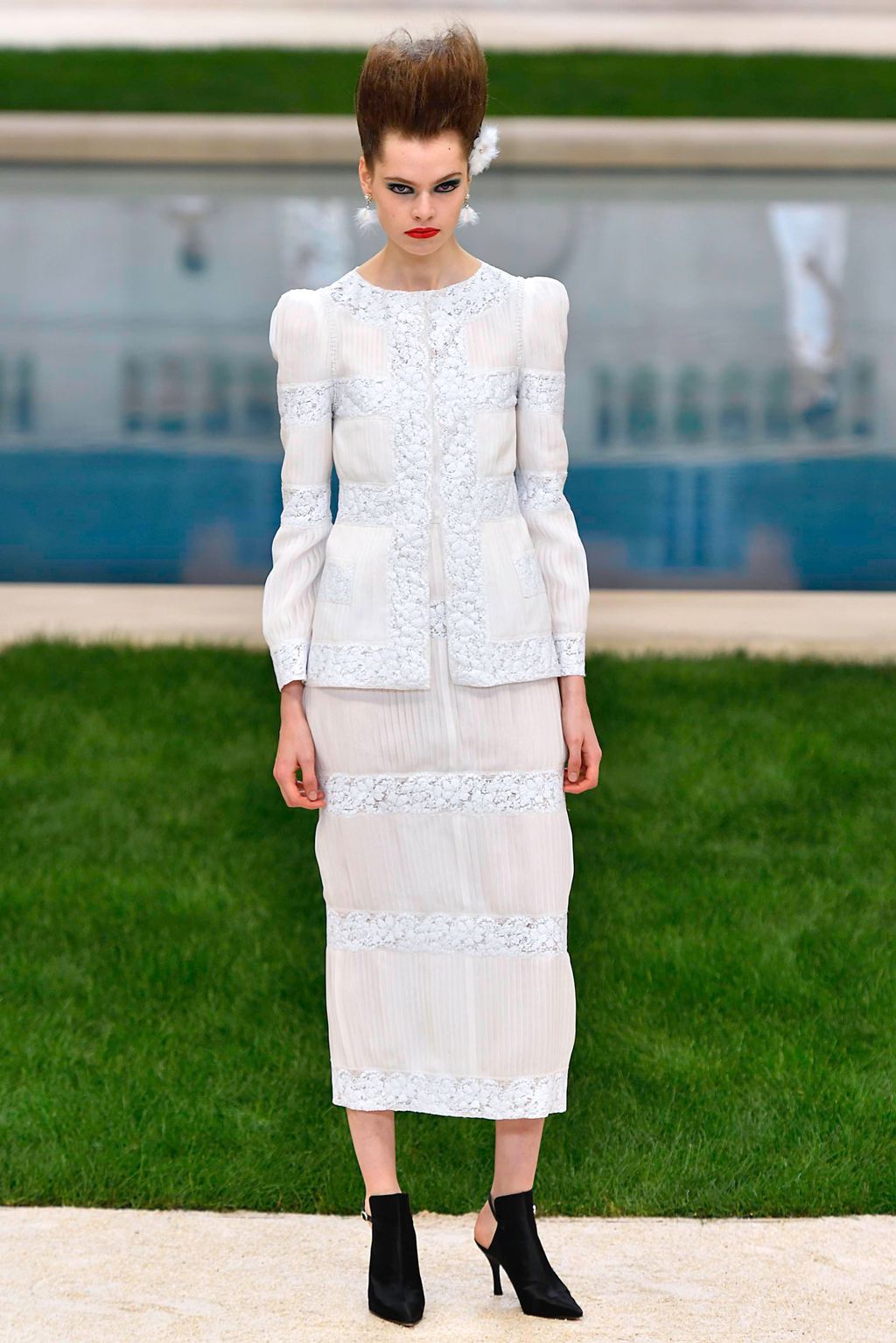 Fashion Week Paris Spring/Summer 2019 look 39 from the Chanel collection couture