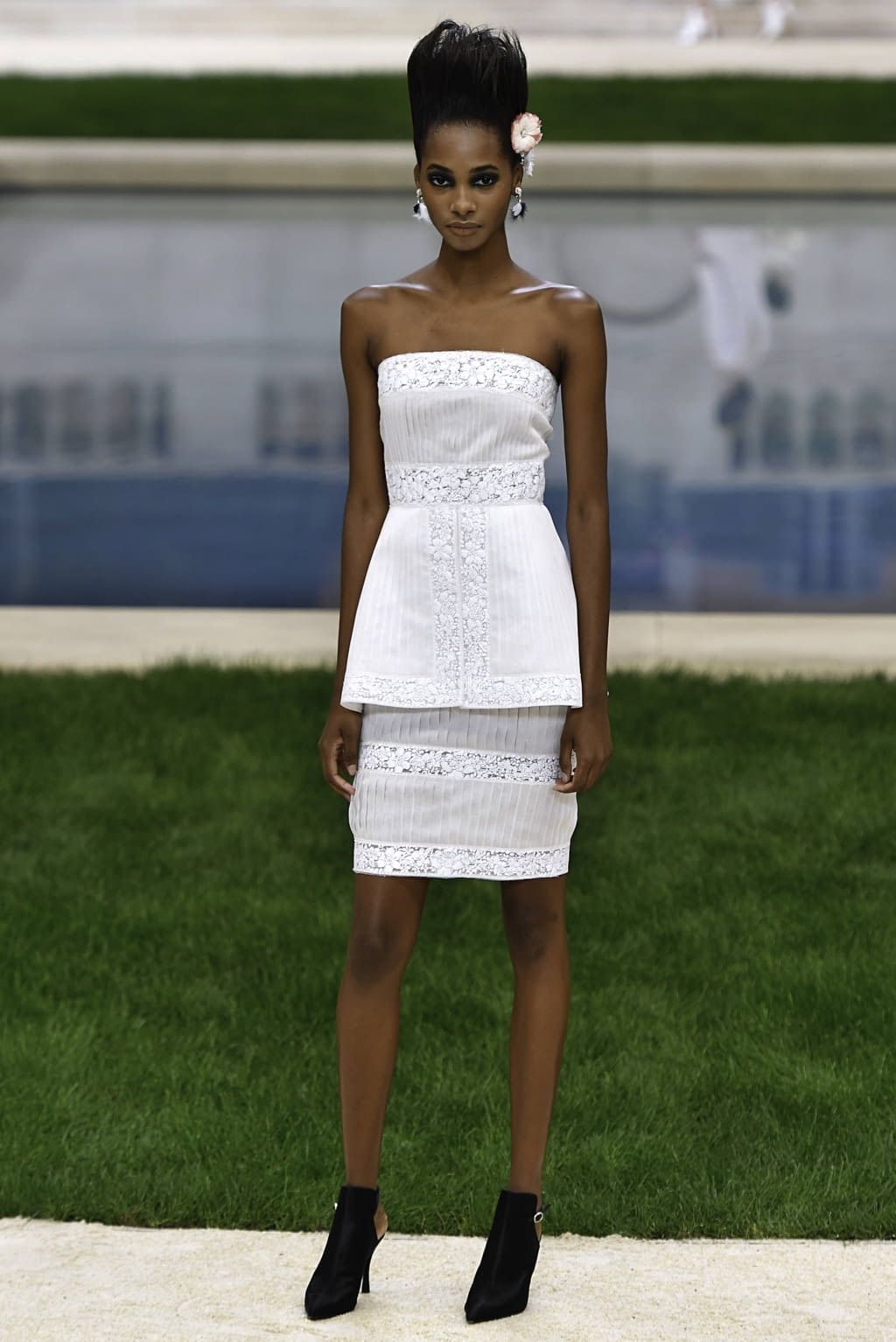 Fashion Week Paris Spring/Summer 2019 look 41 from the Chanel collection couture