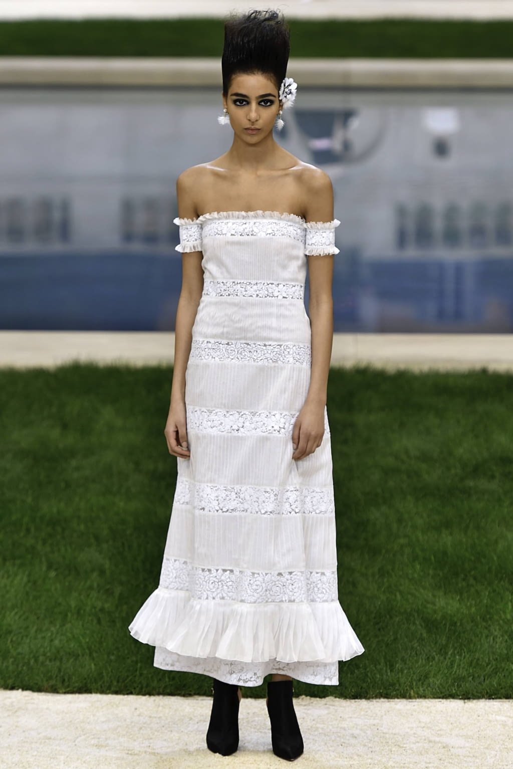 Fashion Week Paris Spring/Summer 2019 look 43 from the Chanel collection couture