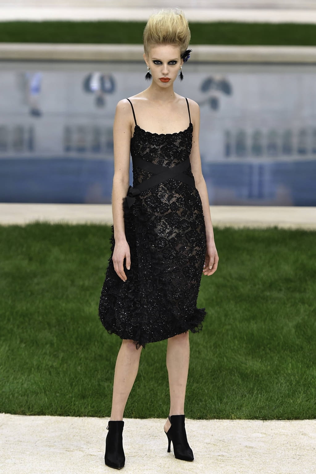 Fashion Week Paris Spring/Summer 2019 look 51 from the Chanel collection couture