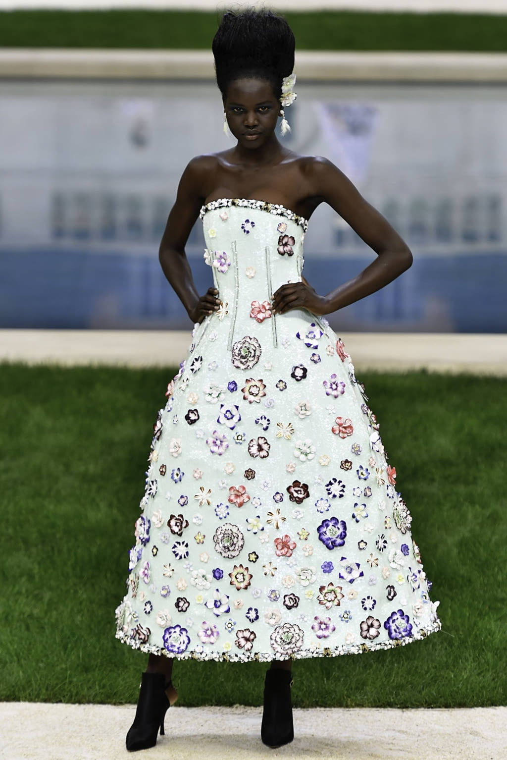 Fashion Week Paris Spring/Summer 2019 look 54 from the Chanel collection couture