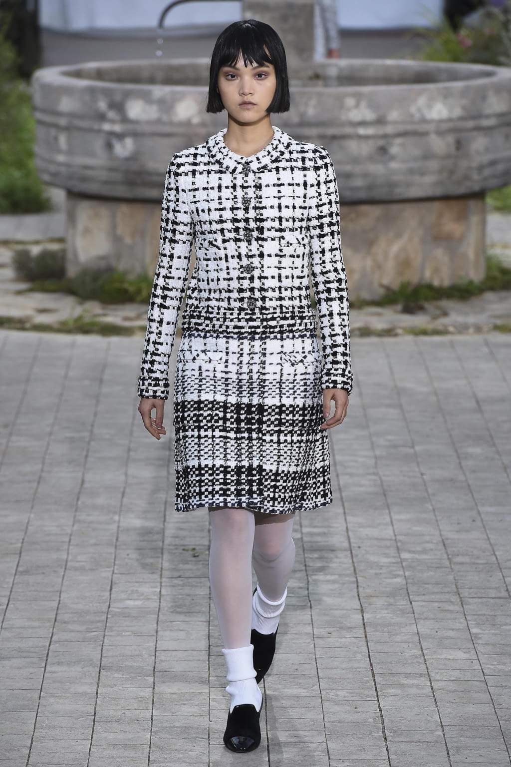 Fashion Week Paris Spring/Summer 2020 look 2 from the Chanel collection couture