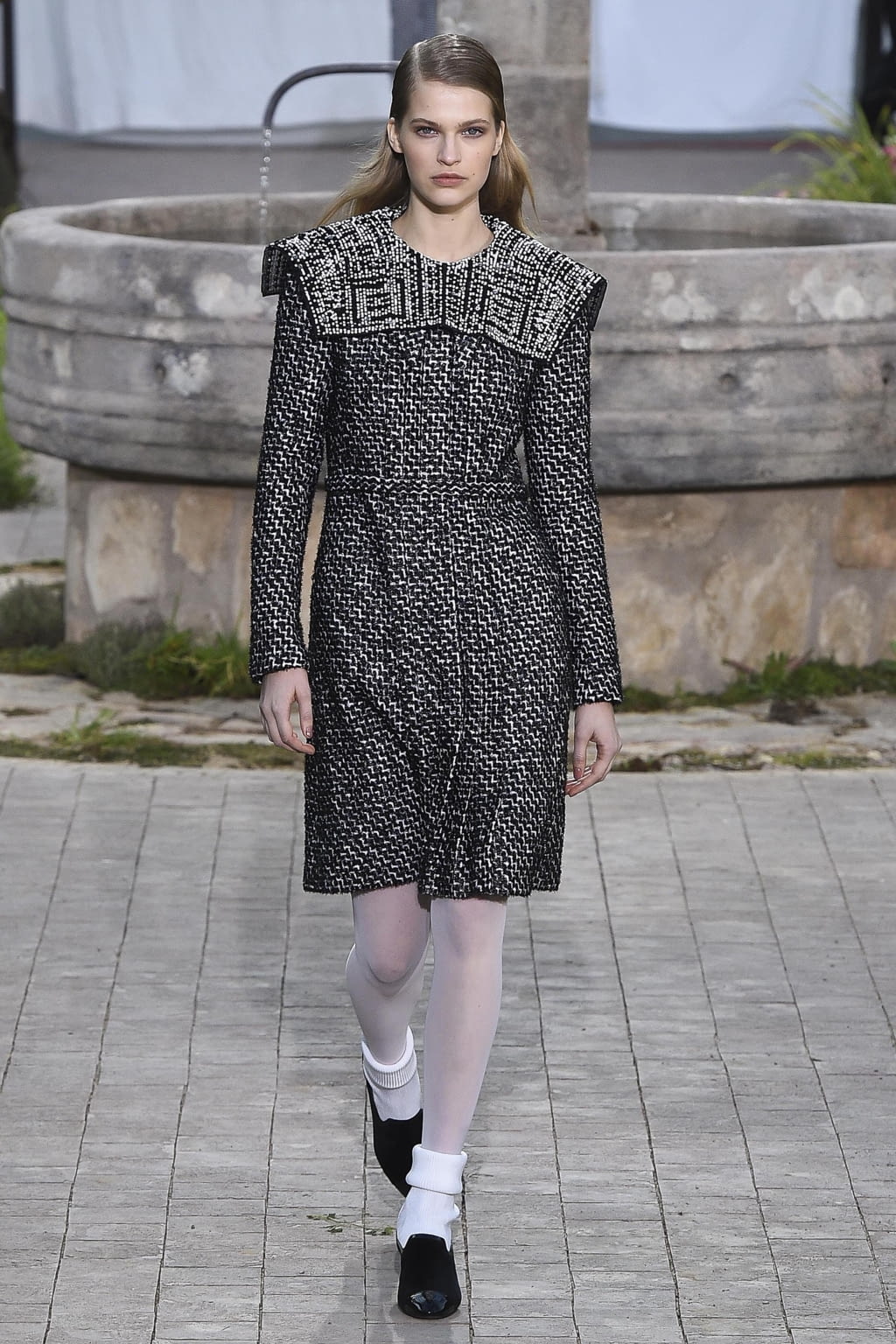 Fashion Week Paris Spring/Summer 2020 look 3 from the Chanel collection couture