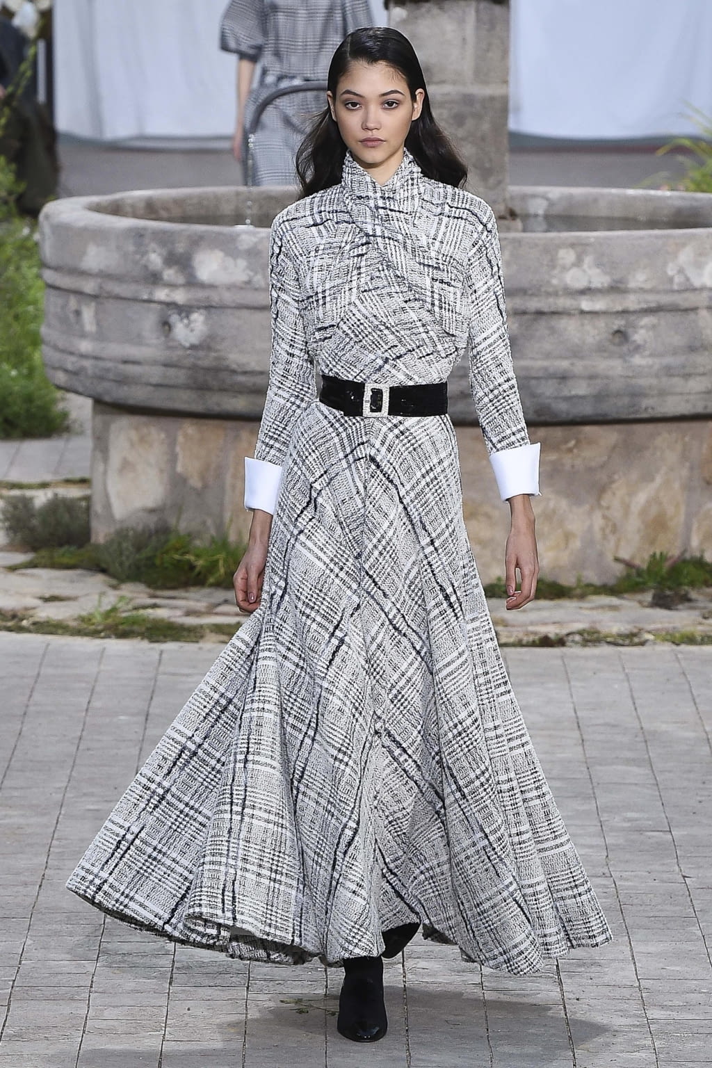 Fashion Week Paris Spring/Summer 2020 look 12 from the Chanel collection couture