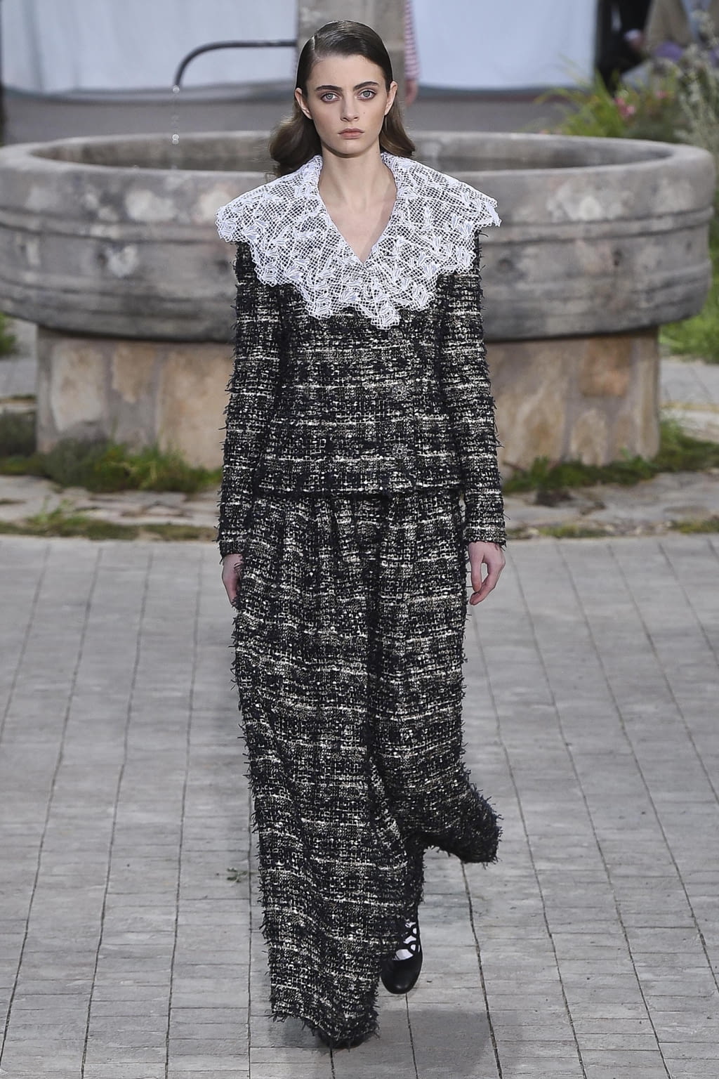 Fashion Week Paris Spring/Summer 2020 look 14 from the Chanel collection couture
