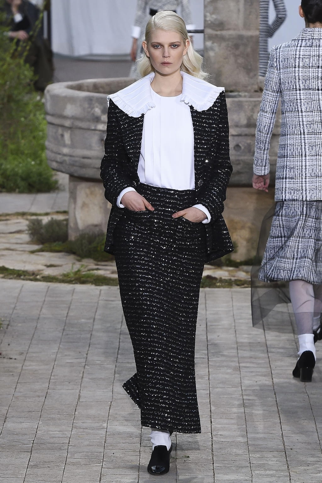 Fashion Week Paris Spring/Summer 2020 look 15 from the Chanel collection couture
