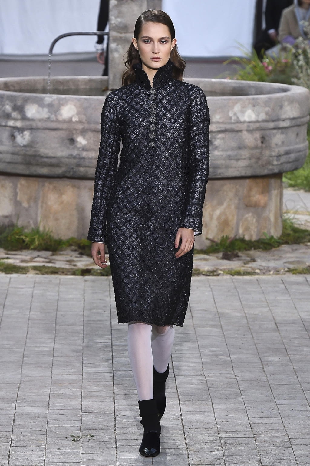 Fashion Week Paris Spring/Summer 2020 look 16 from the Chanel collection couture