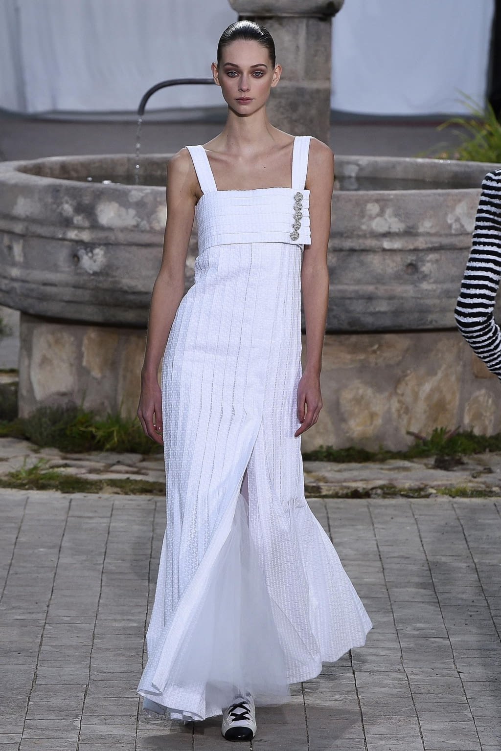 Fashion Week Paris Spring/Summer 2020 look 26 from the Chanel collection couture