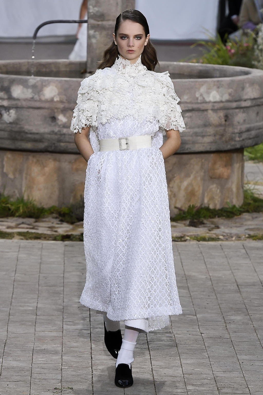 Fashion Week Paris Spring/Summer 2020 look 34 from the Chanel collection couture
