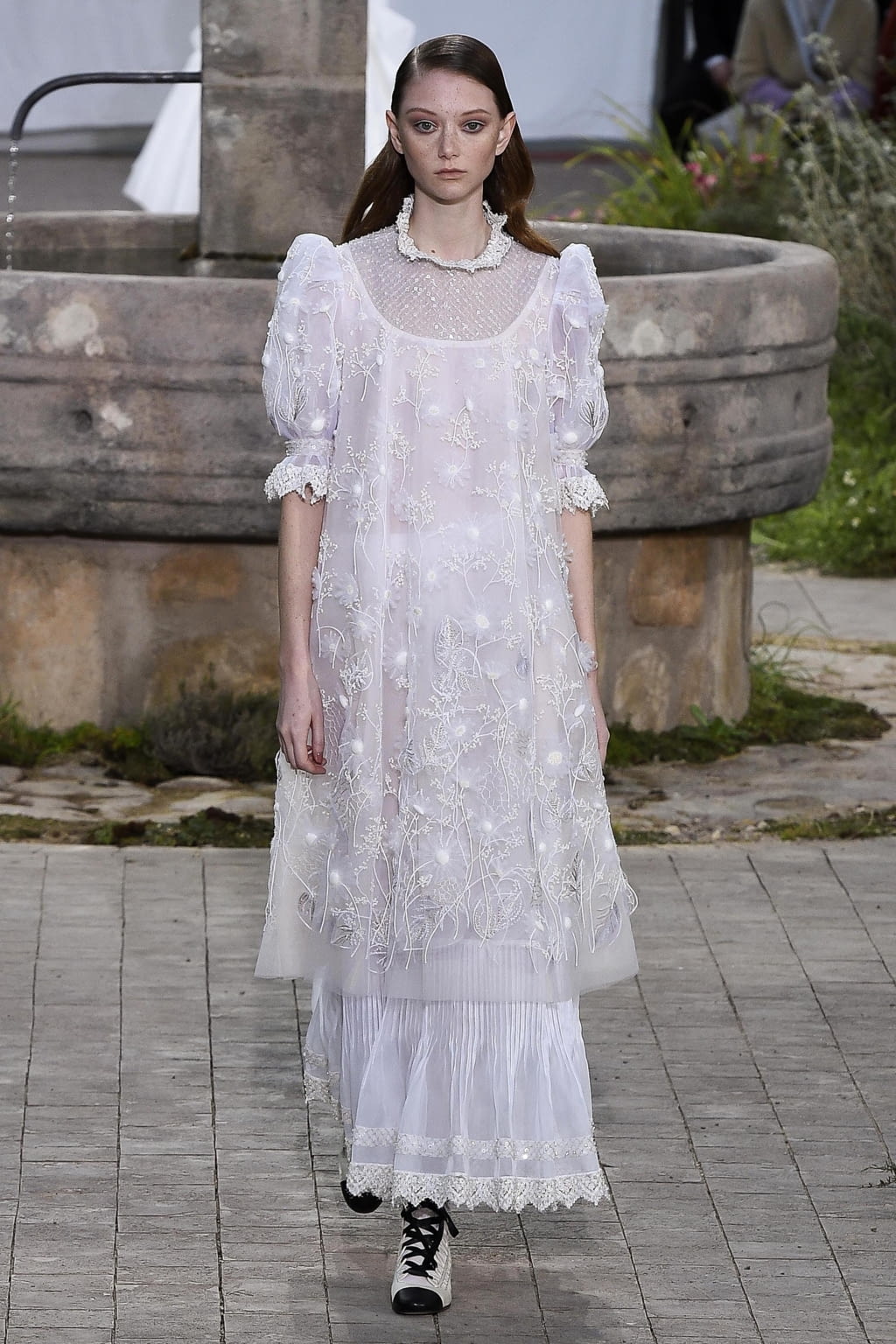 Fashion Week Paris Spring/Summer 2020 look 35 from the Chanel collection couture