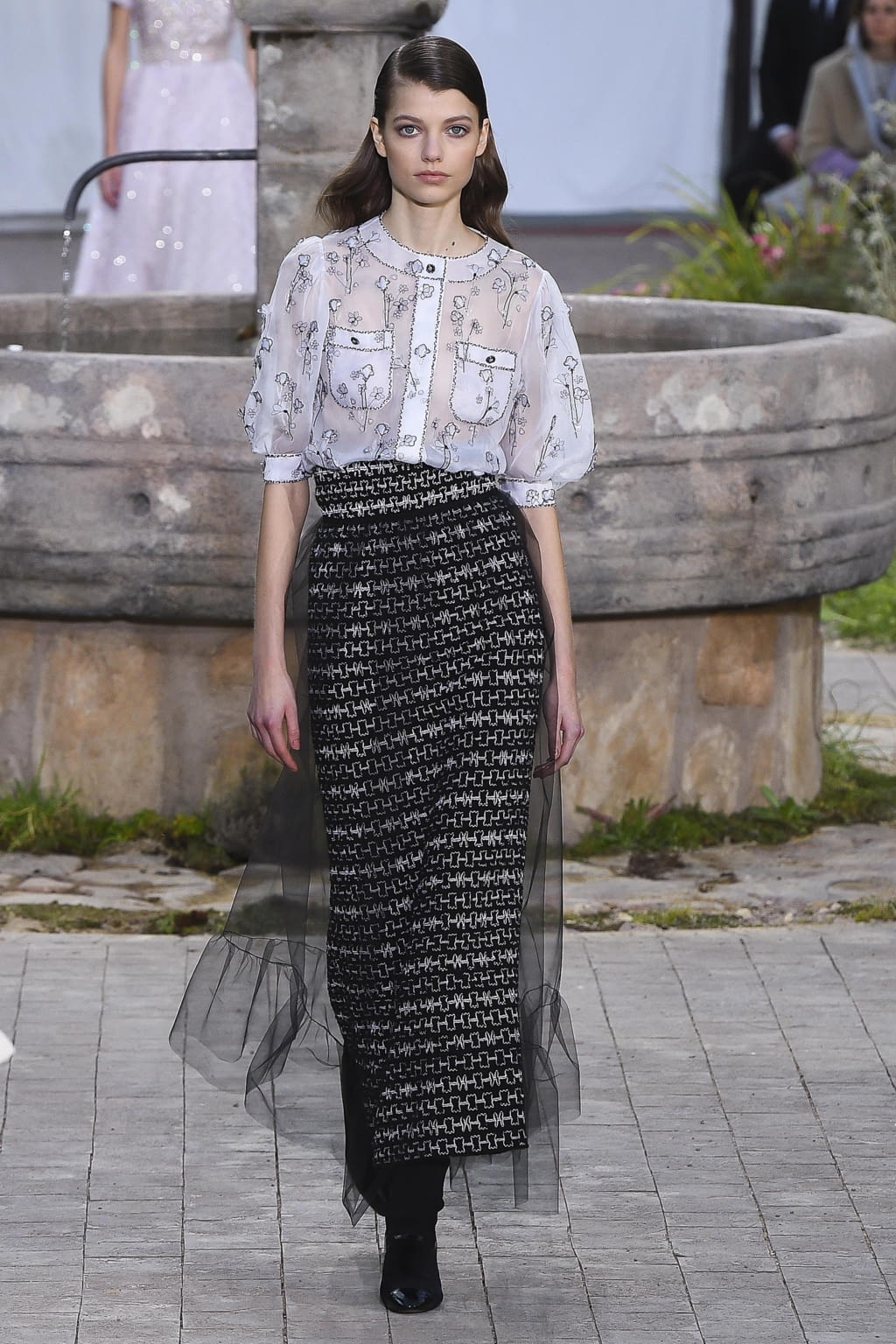 Fashion Week Paris Spring/Summer 2020 look 50 from the Chanel collection couture