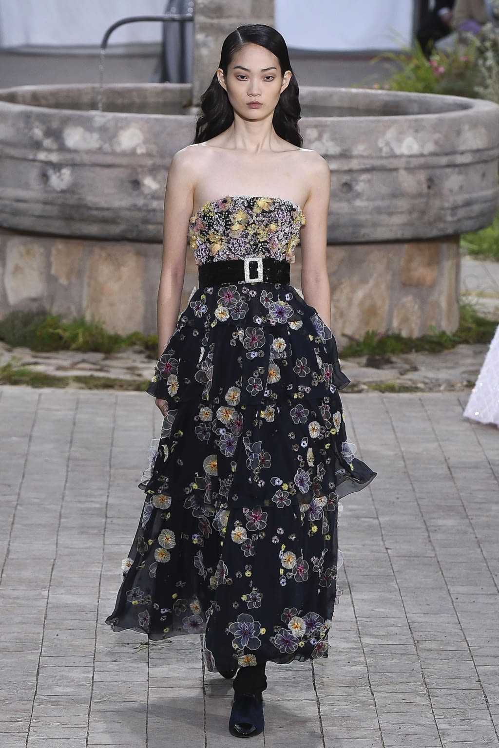 Fashion Week Paris Spring/Summer 2020 look 54 from the Chanel collection couture
