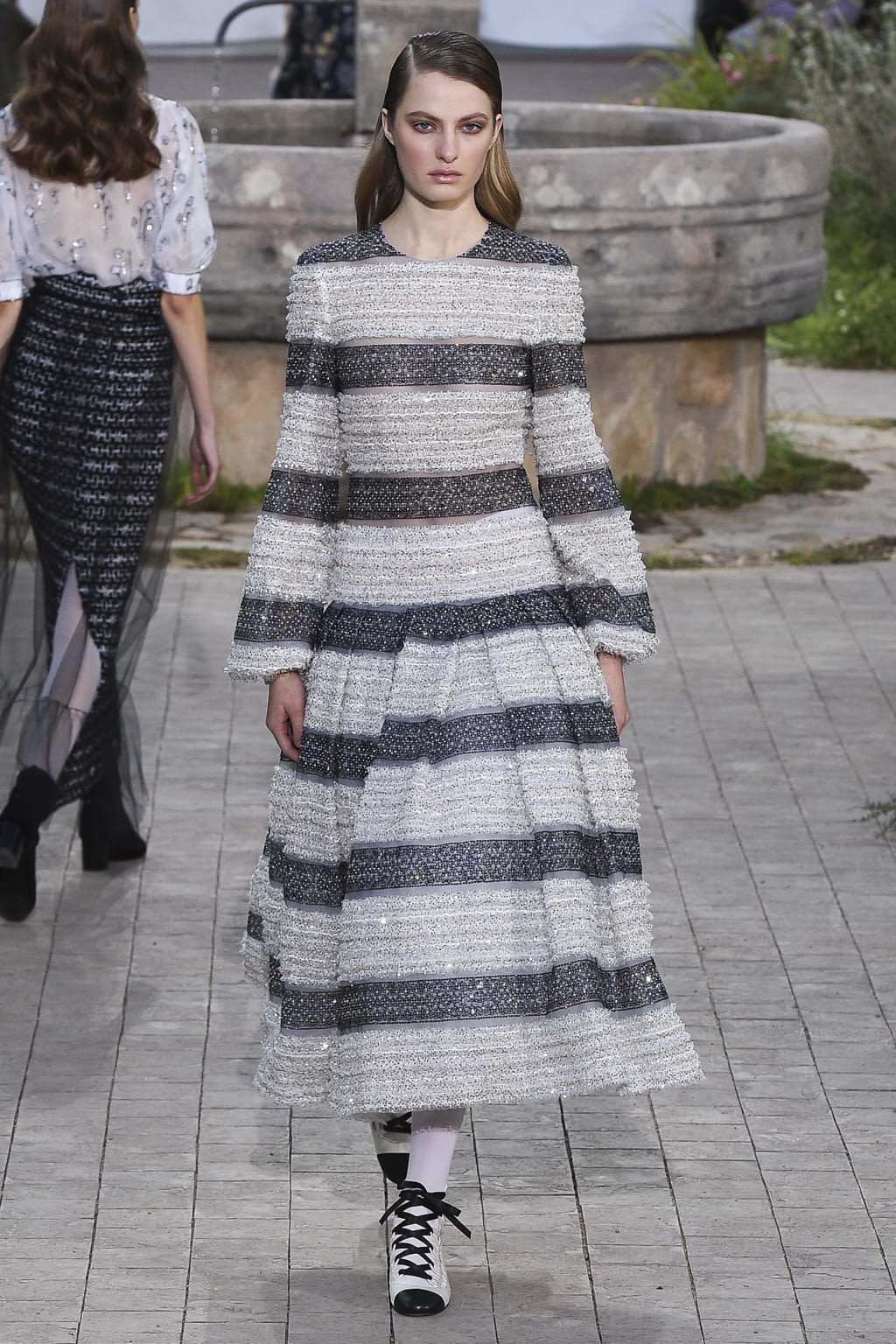 Fashion Week Paris Spring/Summer 2020 look 58 from the Chanel collection couture