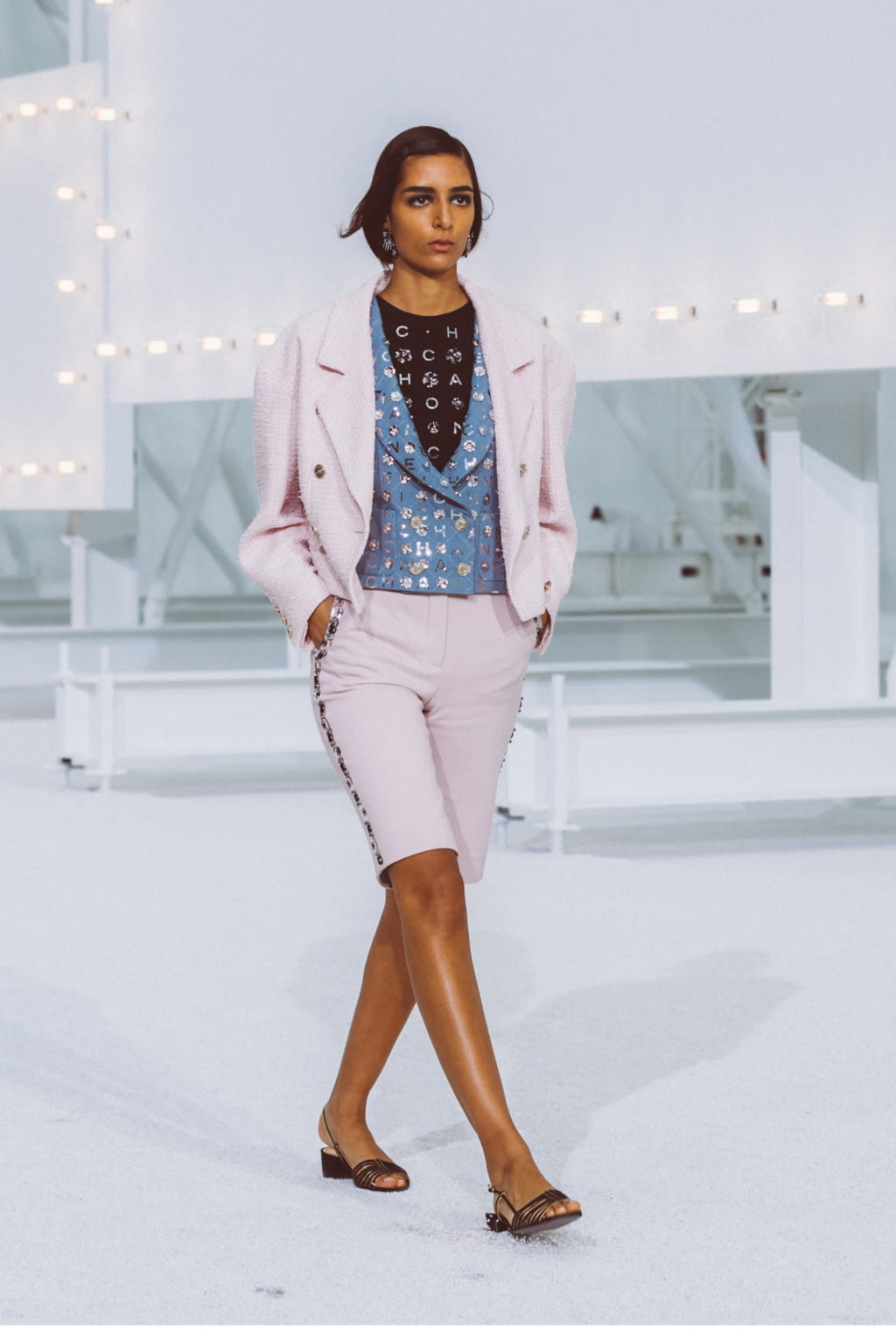 Fashion Week Paris Spring/Summer 2021 look 5 from the Chanel collection womenswear