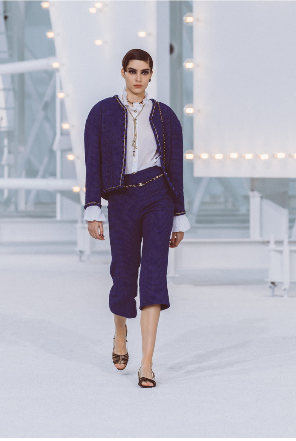 Fashion Week Paris Spring/Summer 2021 look 21 from the Chanel collection womenswear