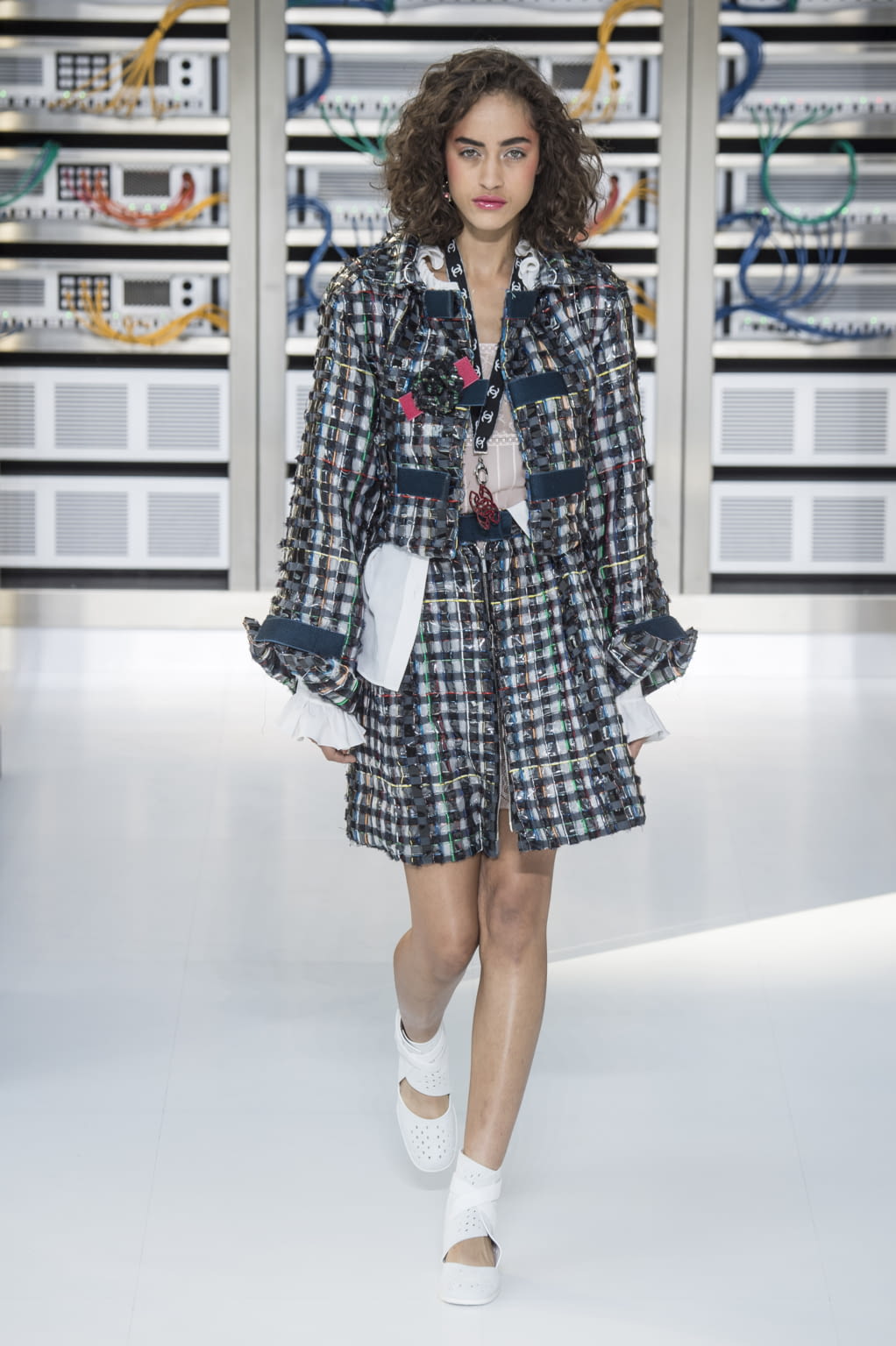 Fashion Week Paris Spring/Summer 2017 look 6 from the Chanel collection womenswear