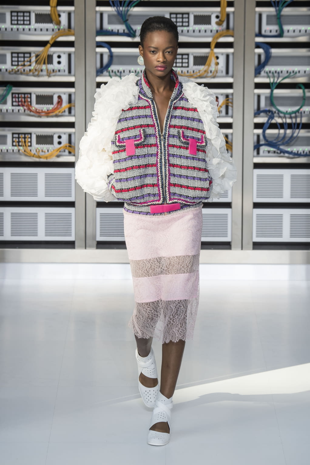 Fashion Week Paris Spring/Summer 2017 look 14 from the Chanel collection womenswear