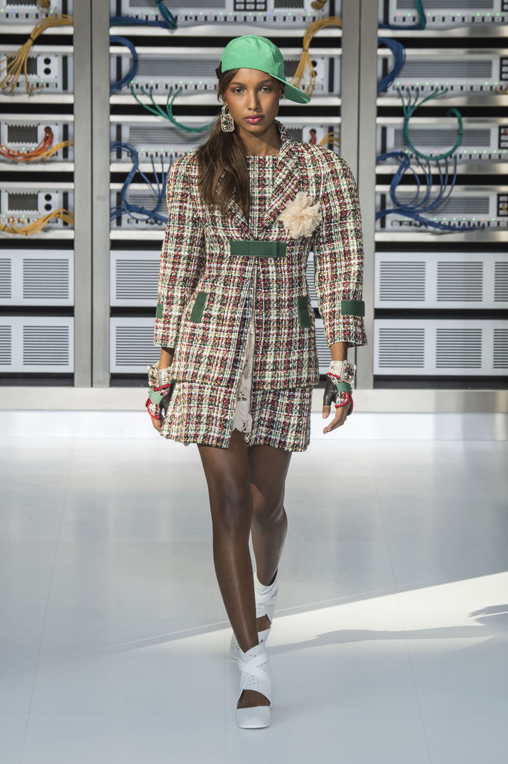 Fashion Week Paris Spring/Summer 2017 look 15 from the Chanel collection 女装
