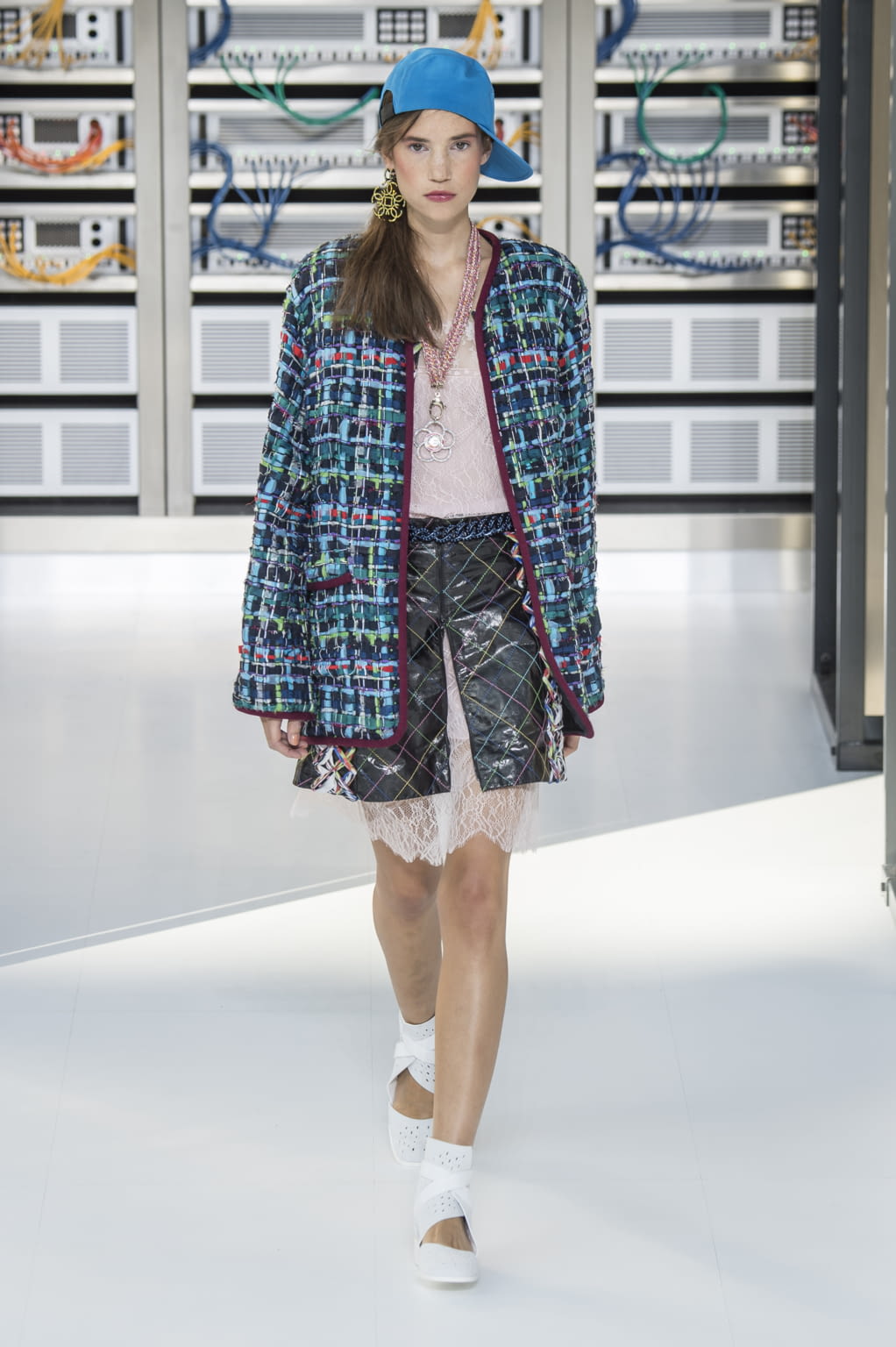 Fashion Week Paris Spring/Summer 2017 look 34 from the Chanel collection womenswear