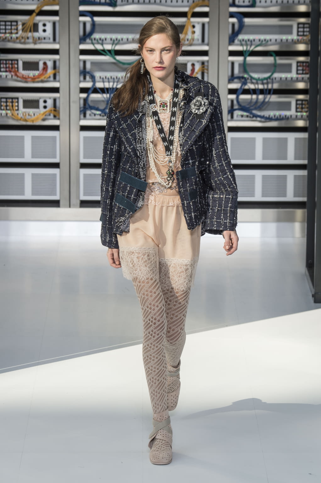 Fashion Week Paris Spring/Summer 2017 look 59 from the Chanel collection 女装